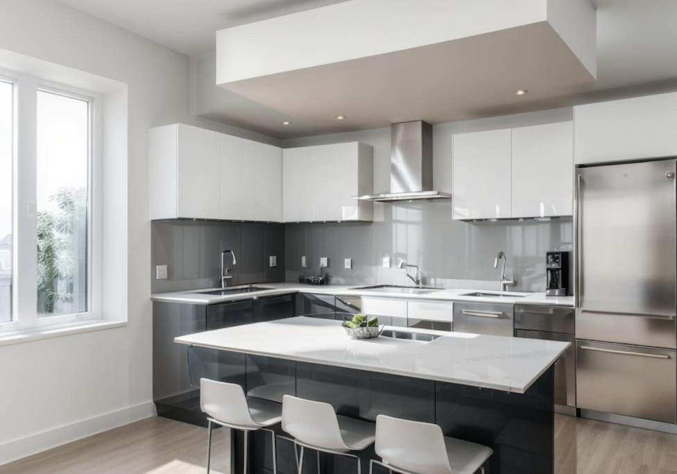 Pangsapuri Brand New Five Bedroom Penthouse *