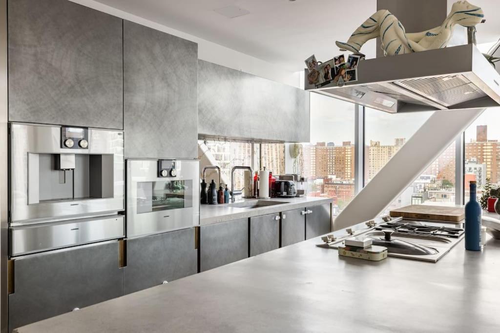 Brand New Five Bedroom Penthouse Pangsapuri