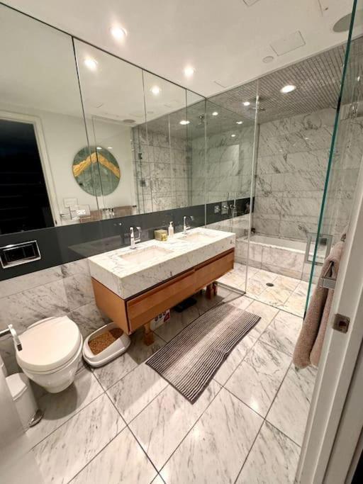 Brand New Five Bedroom Penthouse Pangsapuri New York