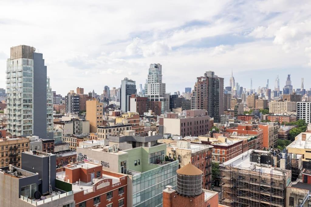 Pangsapuri Brand New Five Bedroom Penthouse New York